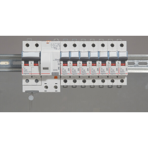 Disjoncteur différentiel monobloc dx³ 6000-vis-2p-230/400v~-40a-typeac-30ma-10ka-courbe c-départ - Legrand - 411162