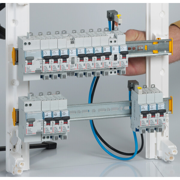 Tableau électrique Legrand Drivia 3 rangées 18 modules IP30 IK05 blanc RAL 9003 - Legrand - 401223