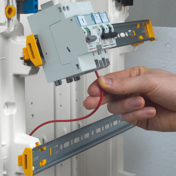 Tableau électrique Legrand Drivia 3 rangées 18 modules IP30 IK05 blanc RAL 9003 - Legrand - 401223