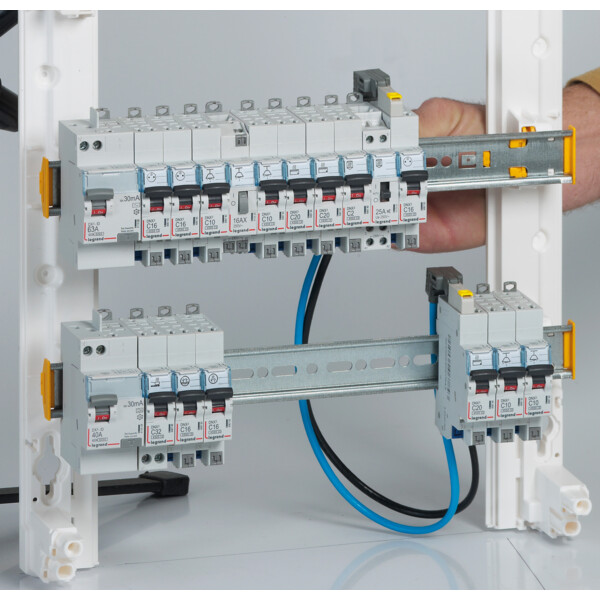 Tableau électrique Legrand Drivia 3 rangées 18 modules IP30 IK05 blanc RAL 9003 - Legrand - 401223
