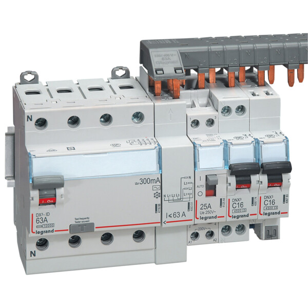 Peigne d'alimentation tétrapolaire Legrand HX³ tête de groupe horizontal optimisé longueur 12 module - Legrand - 405201