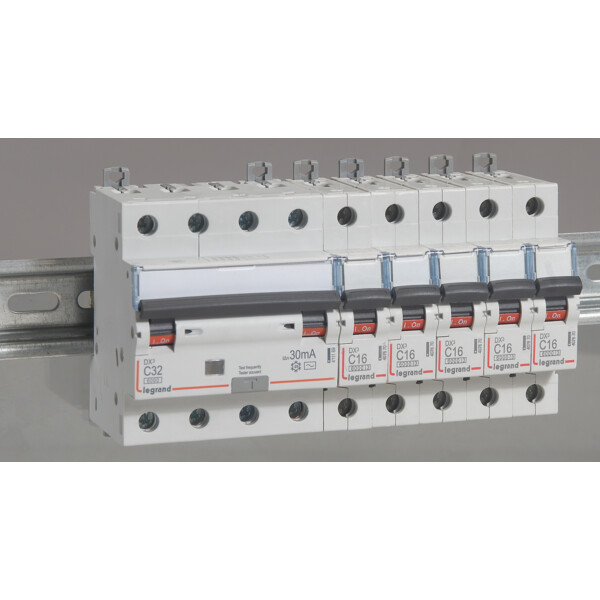 Disjoncteur différentiel monobloc DX3 Legrand 6000 4p 32a type ac 30ma 10ka courbe c - Legrand - 411189