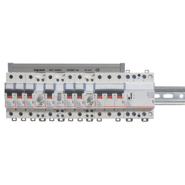 Disjoncteur DX³ 6000 Legrand 3P – 16 A – 400 V – Courbe C – 10 kA – Arrivée et Sortie à Vis – pour Peigne HX³ Traditionnel - Legrand - 407829