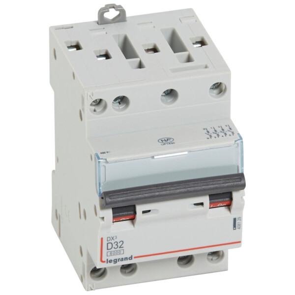 Disjoncteur Legrand DX³ 6000 - 10kA - 4P - 32A - Courbe D - Arrivée haute/départ bas - Pour peigne HX³ optimisé - 400V - 4 modules - Legrand - 408129