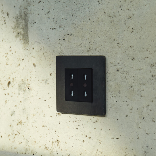 Mécanisme prise double italienne bipasso 110-220v noir pour confidence et m - Modelec - 087796G