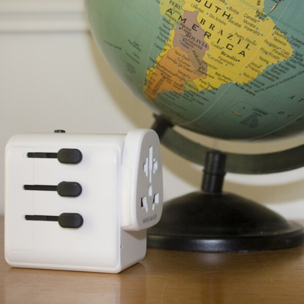 Adaptateur universel compact 150 pays avec port usb 2.1a - Watt&co - ADU150P-USB2-2B