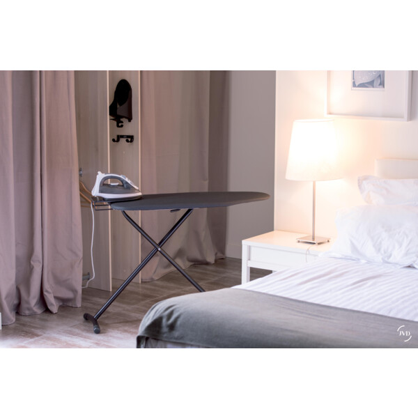 Premium planche à repasser housse noire + crochet - JVD - 8661124
