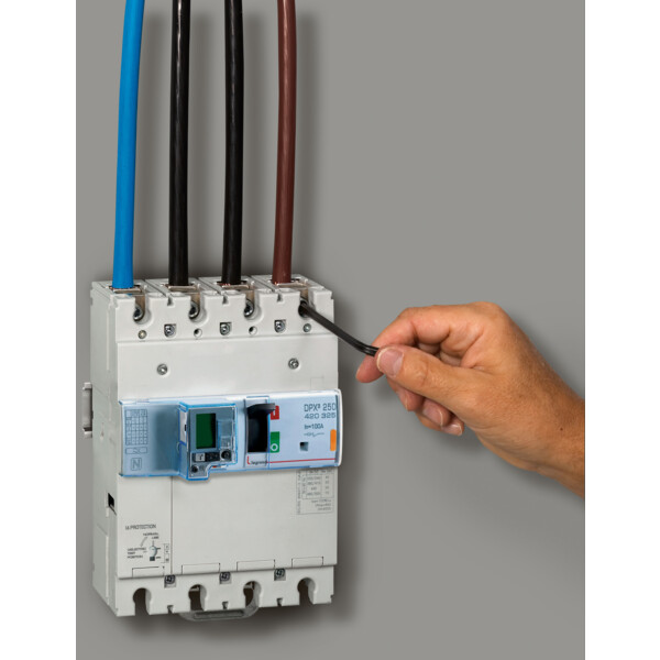 Disjoncteur de puissance dpx³ 250 - électronique différentiel - 25 kA - 4p - 100 A - Legrand - 420325