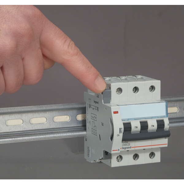 Contact auxiliaire inverseur Legrand DX³ 6A 250 v 0,5 modules - Legrand - 406258
