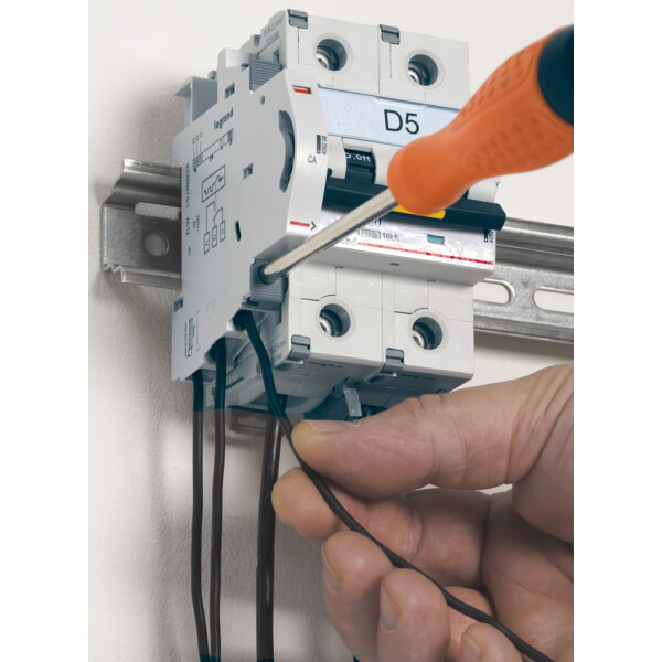Contact auxiliaire inverseur Legrand DX³ 6A 250 v 0,5 modules - Legrand - 406258
