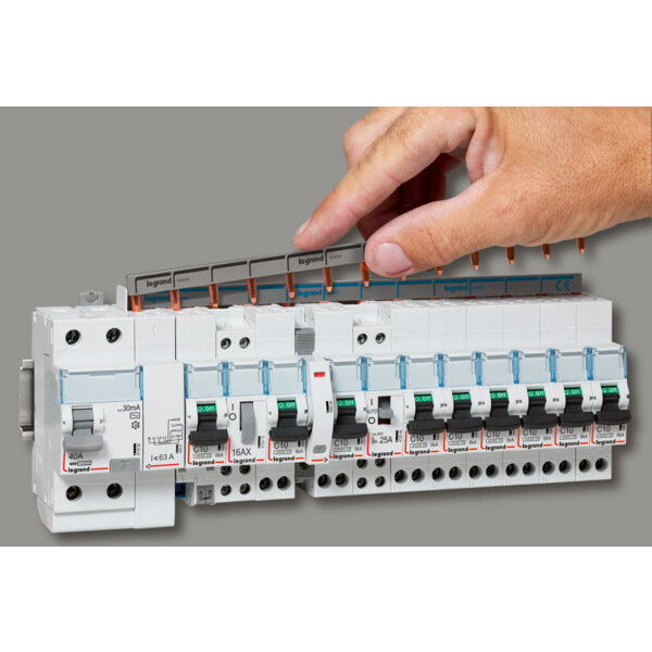 Contact auxiliaire inverseur Legrand DX³ 6A 250 v 0,5 modules - Legrand - 406258