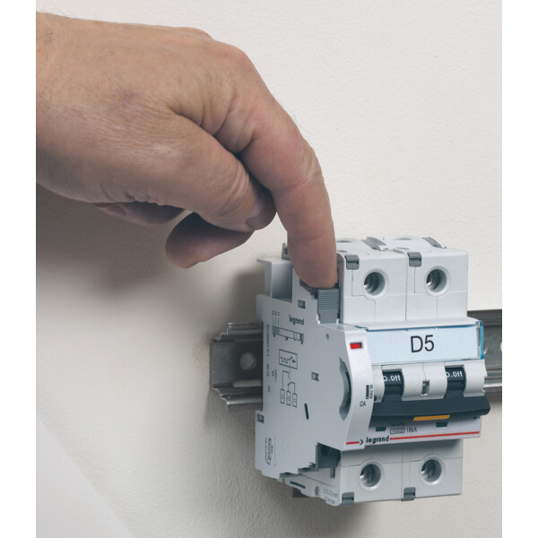 Contact auxiliaire inverseur Legrand DX³ 6A 250 v 0,5 modules - Legrand - 406258