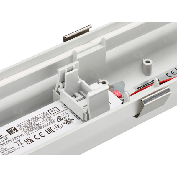 Coreline etanche led 1500 wt120c 830 on/off 37,5w 5800lm ip66 ik08 100khl80 - Mazda - 390134