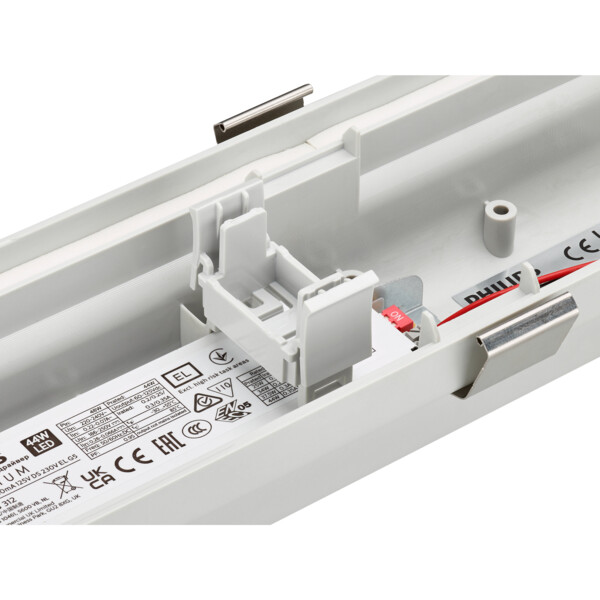 Coreline etanche led 1500 wt120c 830 on/off 37,5w 5800lm ip66 ik08 100khl80 - Mazda - 390134