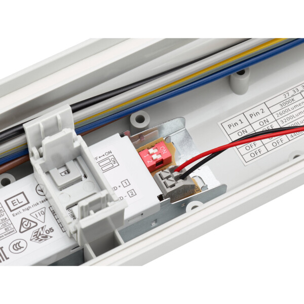 Coreline etanche led 1500 wt120c 865 on/off 37,5w 6000lm ip66 ik08 100khl80 - Mazda - 390158