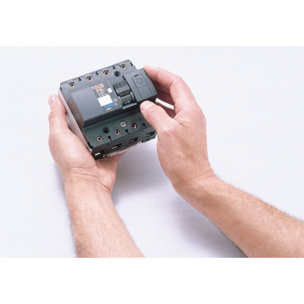 Schneider Electric Disjoncteur Modulaire Multi 9 Ng125L 4 Pôles 80 A Courbe D - Schneider Electric - 18865