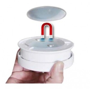 Fixation aimantée pour détecteur de fumée
