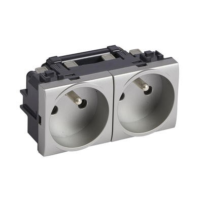 Prise de courant 3x2P+T tech Bticino Livinglight précâblée 16A 250V bornes automatiques