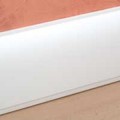 Plinthe Céliane finition plâtre 112x18 mm - avec 2 cloisons - L. 2 m (Prix au mètre)