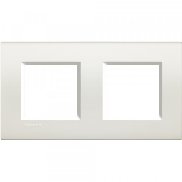 Plaque blanche Bticino Livinglight 2 postes 2x2 modules entraxe 71mm