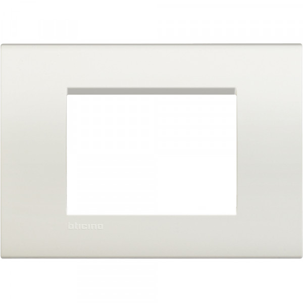 Plaque de Finition Rectangulaire Blanche 3 Modules LivingLight BTicino