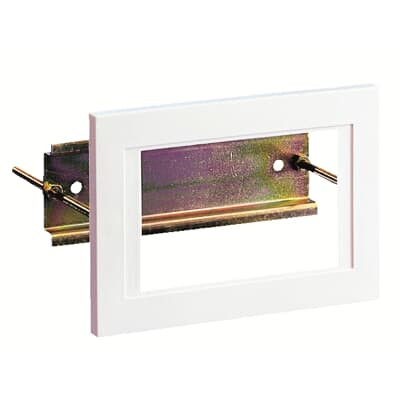 Bride de fixation panneau arrière 3 modules - ip40 (s200- sn201- f200- ds200…)