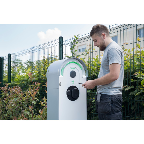 Mise en service sur site jusqu'à  50 bornes avec ecostruxure charging expert - Schneider Electric - EVS1CFML