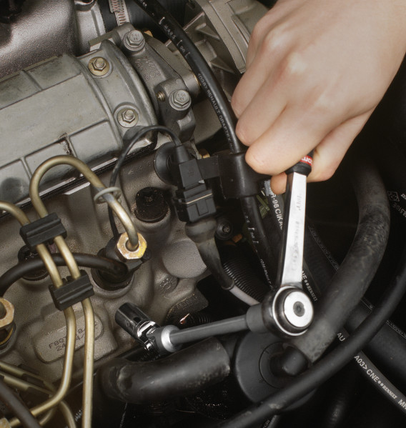 Clé articulée pour bougies de préchauffage diesel  12 mm