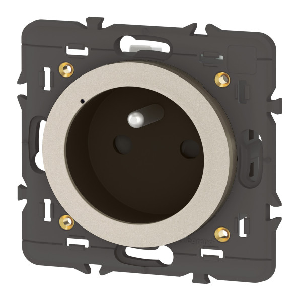 Prise de courant Connectée Céliane With Netatmo 16A 3680W avec Suivi de Consommation - Finition Titane