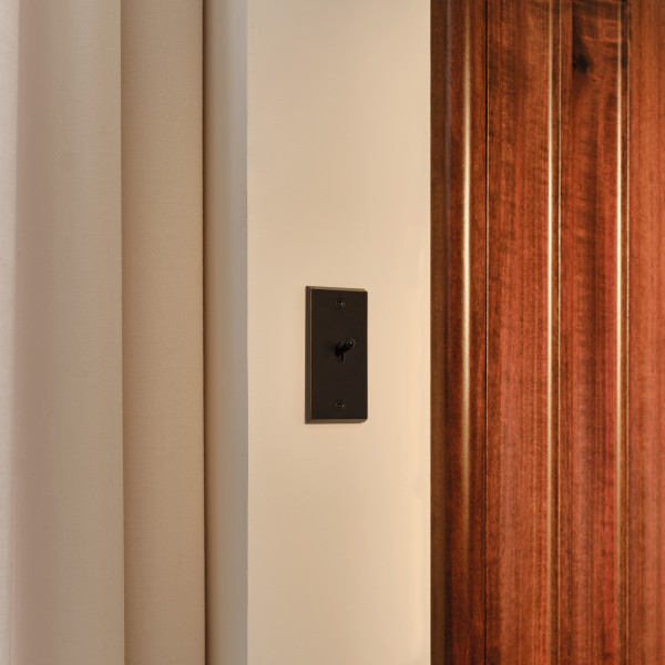 Façade etroite courte confidence en laiton noir mat à led 48v 1 push magnétique - Modelec - 114408M-LDC