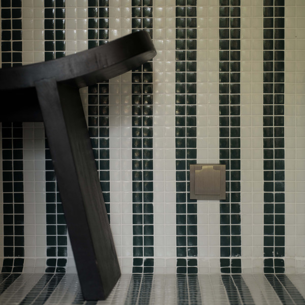 Façade confidence laiton chrome miroir horiz. 2x prise clapet, puit ivoire - mag - Modelec - 260415M-CLPI