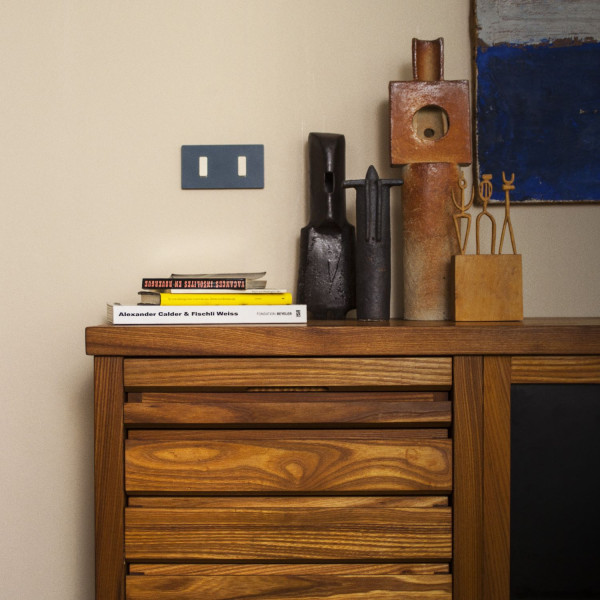 Façade "m" bleu gris mat horizontale. 2x prise de courant, puit ivoire - mag - Modelec - 260523M-PI