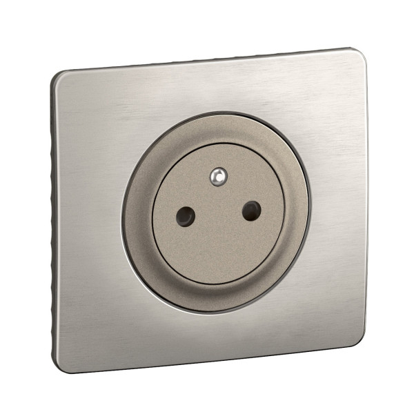 Prise 2p+t surface céliane enjoliveur titanium et support