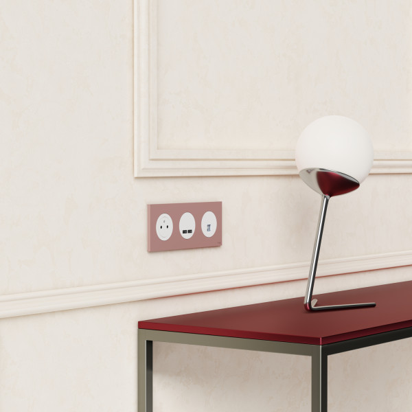 Odace - plaque de finition 3 postes - couleur rose grenat