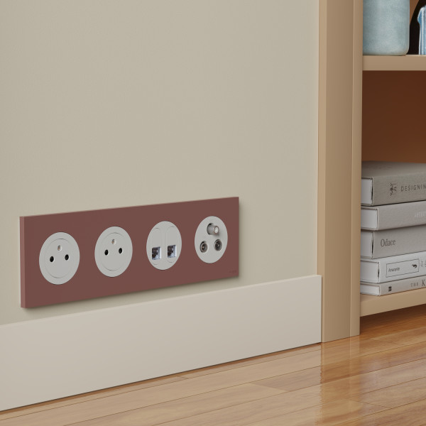Odace - plaque de finition 4 postes - couleur rose grenat