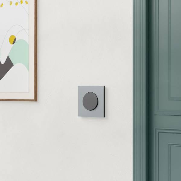 Odace métal - plaque de finition 1 poste - effet aluminium support noir