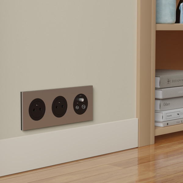 Odace métal - plaque de finition 3 postes - effet aluminium support noir