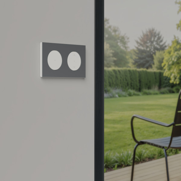 Odace métal - plaque de finition 2 postes - effet aluminium support blanc