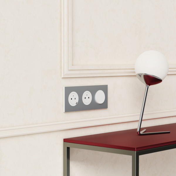 Odace métal - plaque de finition 3 postes - effet aluminium support blanc