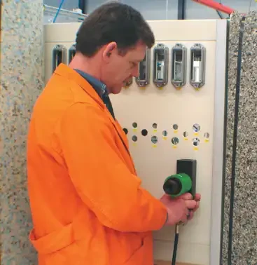 Appareil pour emporte-pièce hydraulique manuel - AGI Robur - 011613