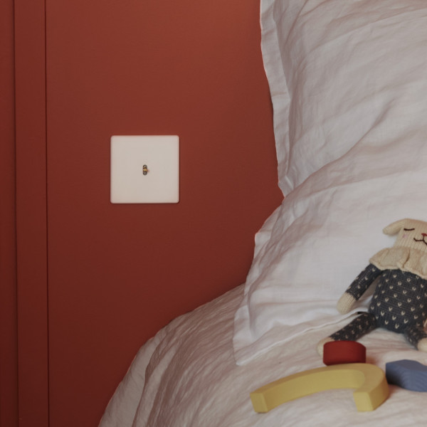 Façade hitera blanc soft touch prise de courant simple suisse magnétique - Modelec - 190481-S