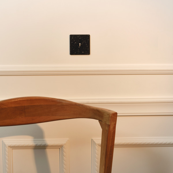 Façade hitera terrazzo noir prise de courant double suisse magnétique - Modelec - 190486-DS