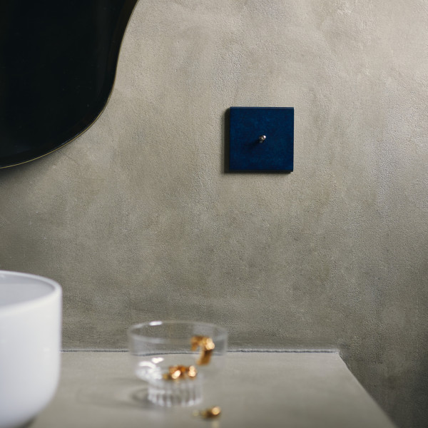 Façade fascination laiton ombre triple verticale ouverture pour chargeur double usb 1 média 1 média vis - Modelec - 381439