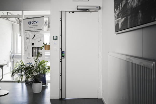 Serrure motorisée applique 4 pts 12v ac/dc gauche - ht 2000mm - anti-effraction - CDVI - KIT e-LOCK 4P G