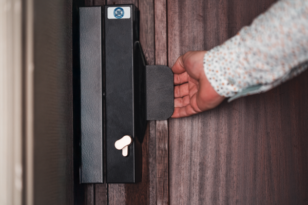 Serrure motorisée applique extérieure (ip55) droite 12v ac/dc - anti-effraction - CDVI - KIT SIMPLY D