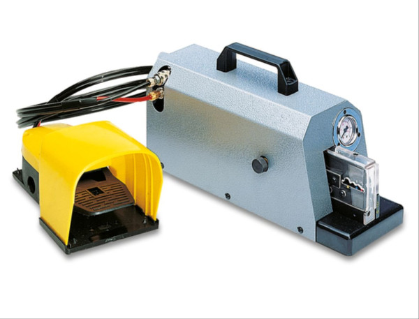 Presse à sertir pneumatique d'établi pour clips ronds en pc (0,5 à 2,5 mm²) - Cembre - PNB-3F/M