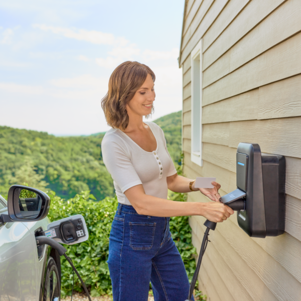 Witty one borne de recharge ip55 1x7kw 1p t2s+rfid+app bluetooth+opt. sol. - Hager - XVR107S